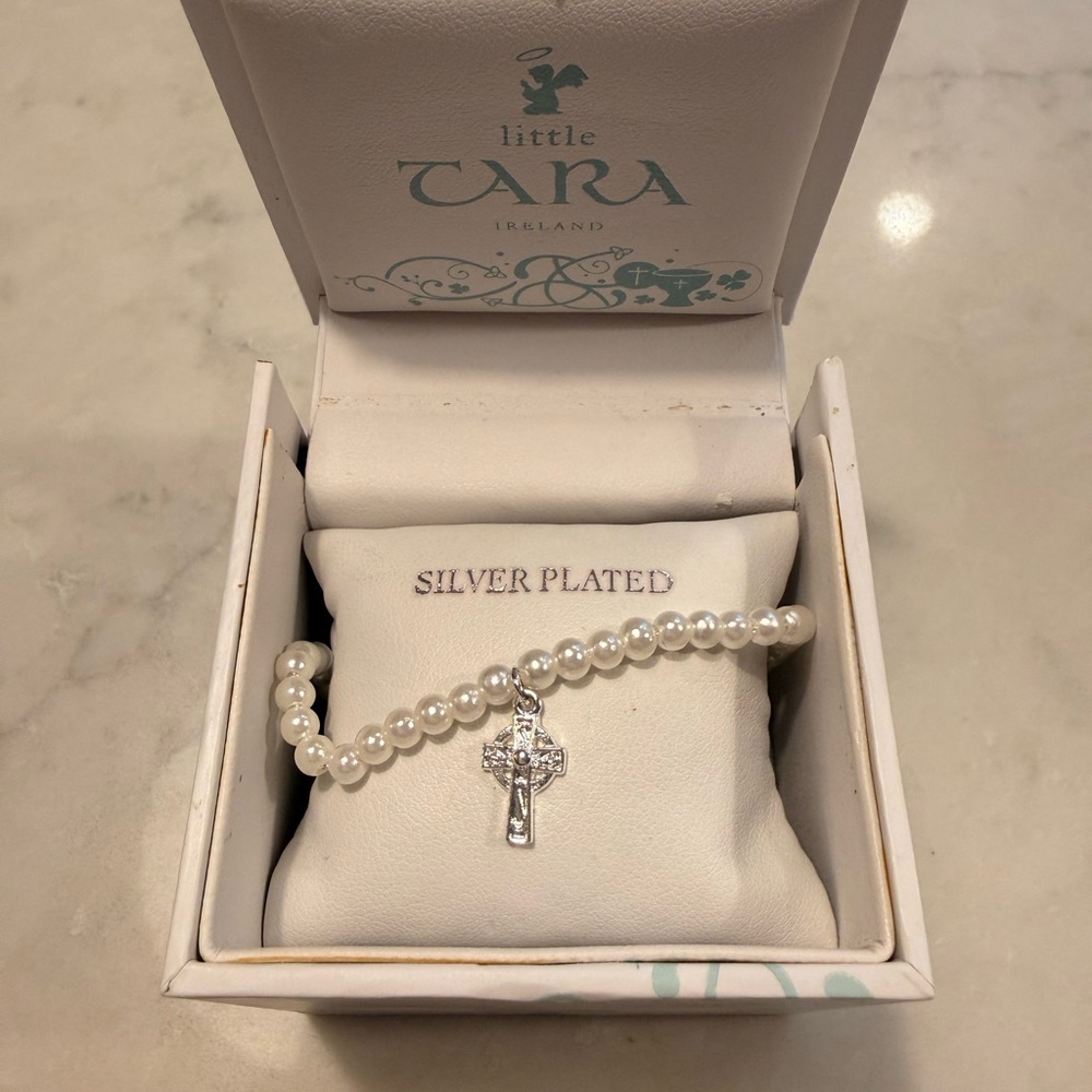 ✨ Little ZARA Ireland Kids Silver-Plated Pearl Bracelet with Cross Charm ✨